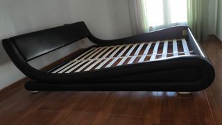 Cama negra piel sintética 180x200