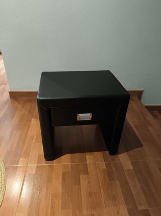 Cama negra piel sintética 180x200