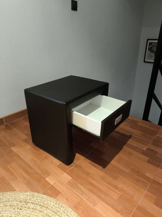 Cama negra piel sintética 180x200