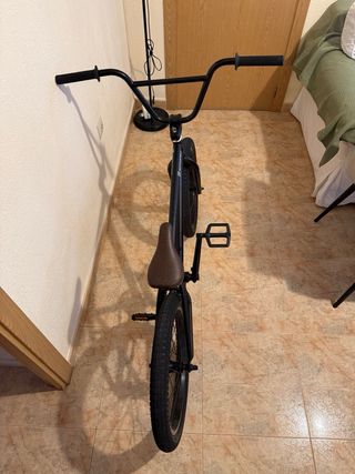 BMX Footdistrict: bici tricks