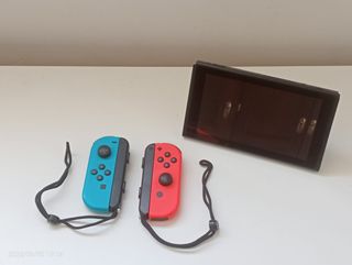 Nintendo Switch + funda, 2 juegos