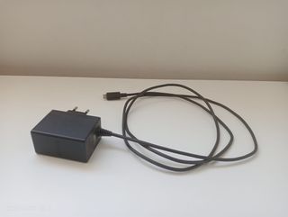 Nintendo Switch + funda, 2 juegos