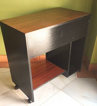 Mesa escritorio compacta. En Sevilla