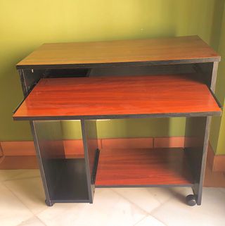 Mesa escritorio compacta. En Sevilla