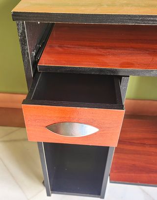 Mesa escritorio compacta. En Sevilla