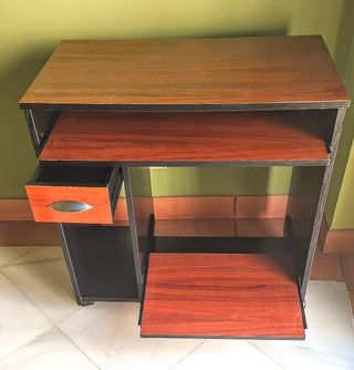 Mesa escritorio compacta. En Sevilla