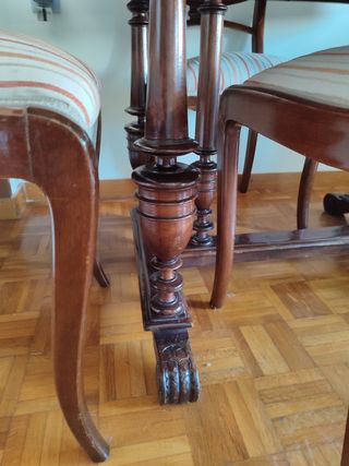 Mesa Comedor y  4 sillas Antiguas de Madera