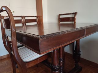 Mesa Comedor y  4 sillas Antiguas de Madera