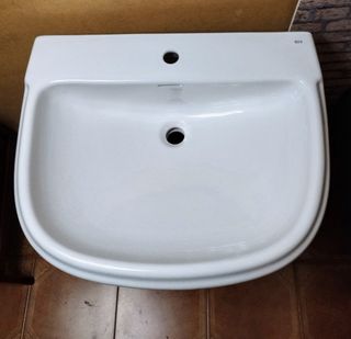 Lavabo,grande,ROCA,espacios,amplios.