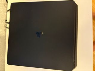 PS4 Slim (PlayStation 4) negra