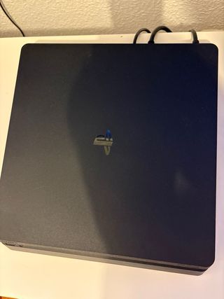 PS4 Slim (PlayStation 4) negra