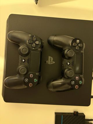 PS4 Slim (PlayStation 4) negra