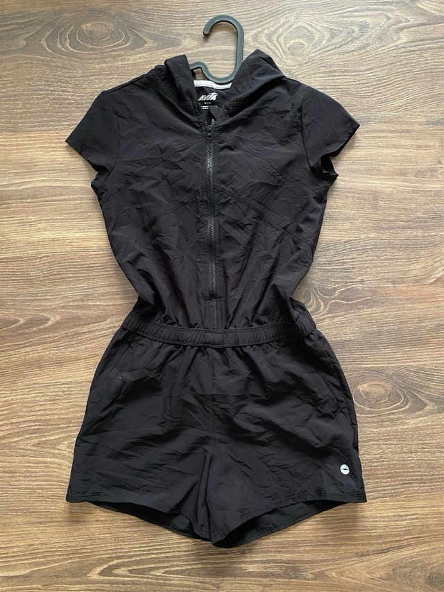 Mono corto negro con cremallera