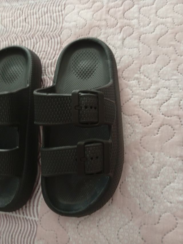 Chanclas negras niño