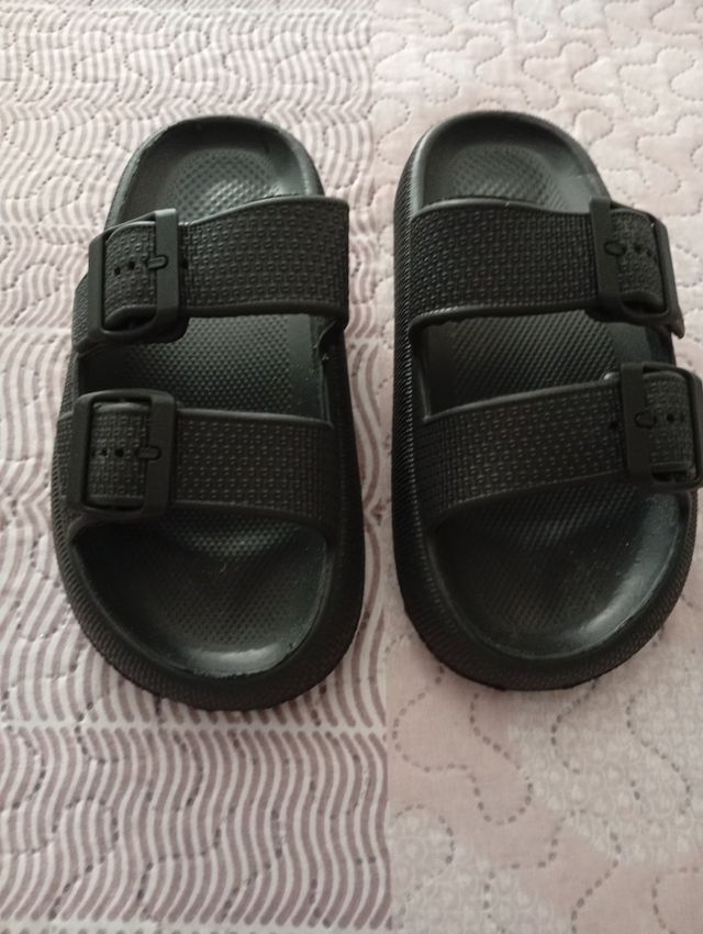 Chanclas negras niño