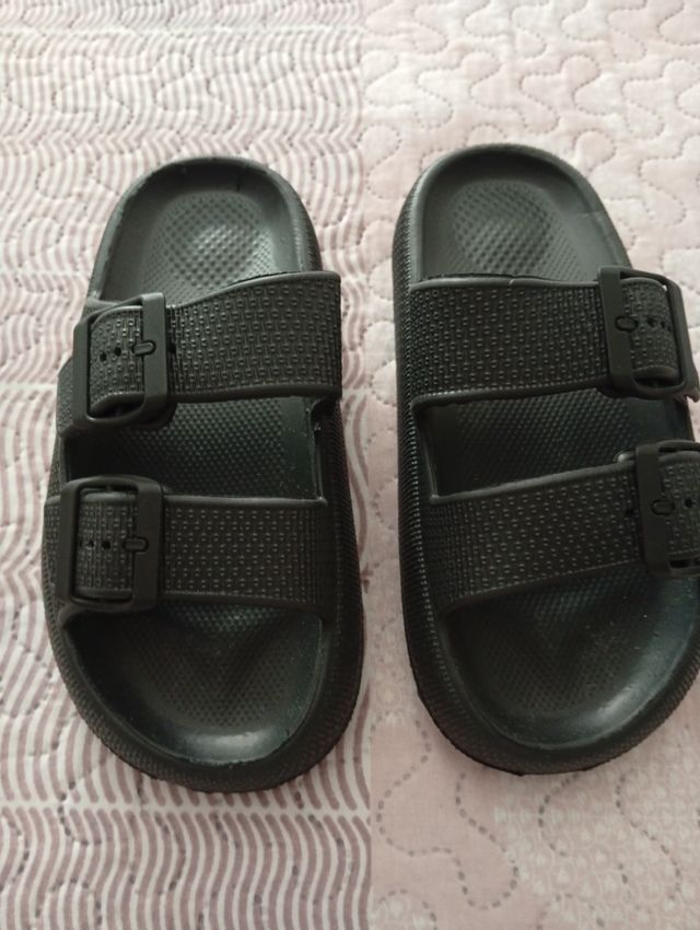 Chanclas negras niño
