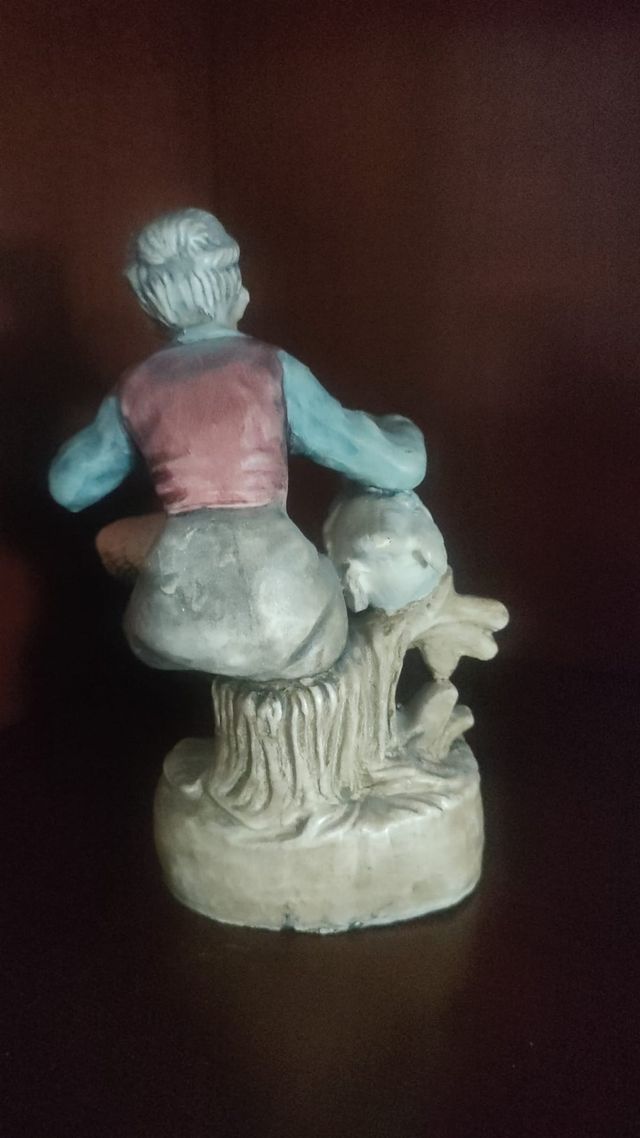 Figura decorativa campesino con oca y cesta