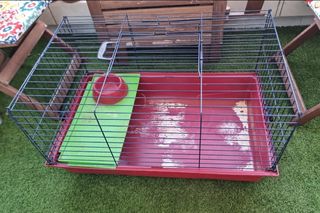 Jaula grande 80×50 con comedero y artículos de reg