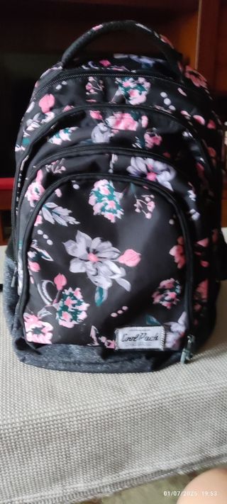 Mochila cool Pack juvenil negra y rosa