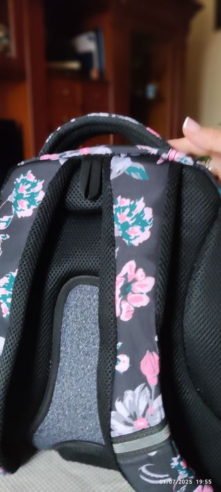 Mochila cool Pack juvenil negra y rosa