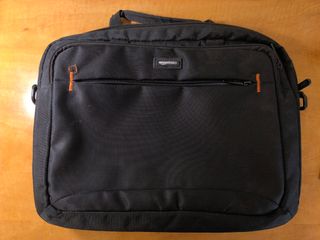 Maletín AmazonBasics + Ratón Logitech B100