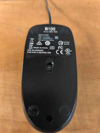 Maletín AmazonBasics + Ratón Logitech B100