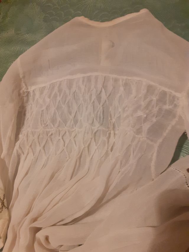 Vestido antiguo niña bordado