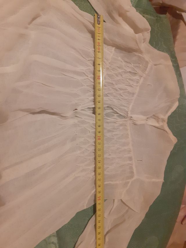 Vestido antiguo niña bordado