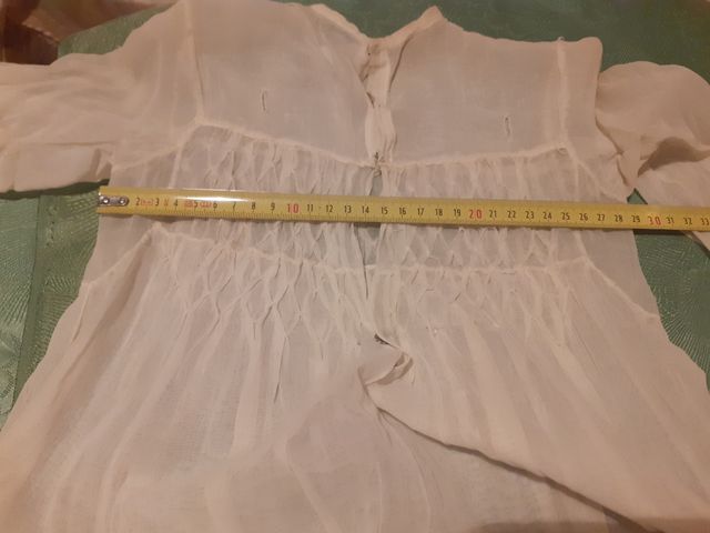 Vestido antiguo niña bordado