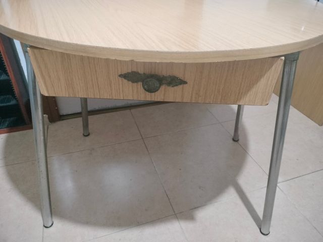 Mesa redonda salon vintage