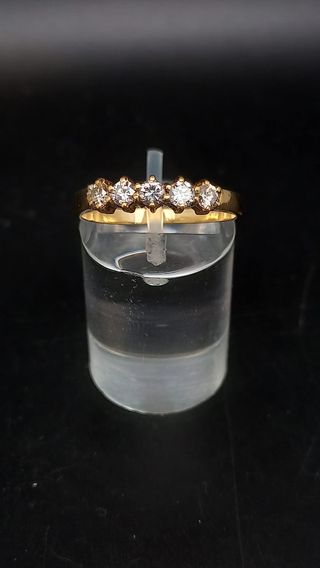J- 0735 Anillo con circonitas