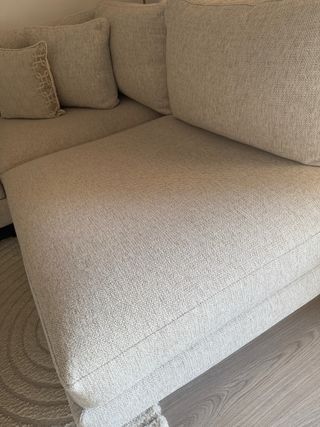 Sofá beige casi nuevo tienes 3 meses