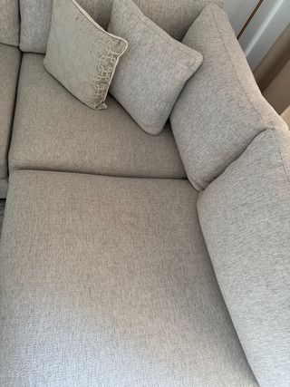 Sofá beige casi nuevo tienes 3 meses