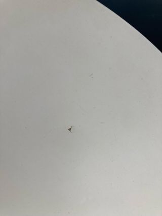 Mesa redonda blanca y madera