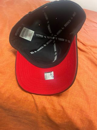 Gorra negra Hoodrich