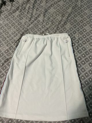 Gonne di ogni taglia, materiale e colore.