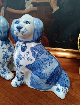 Figure di cani in ceramica