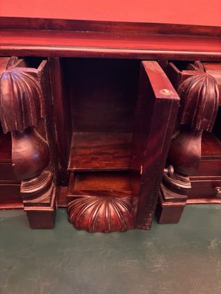Escritorio antiguo de madera