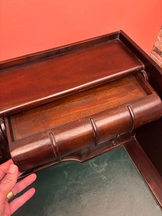 Escritorio antiguo de madera