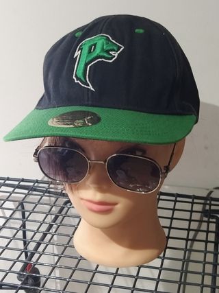 Gorra negra y verde
