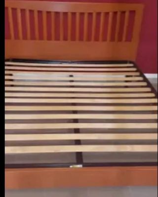 Letto in legno marrone 190x160