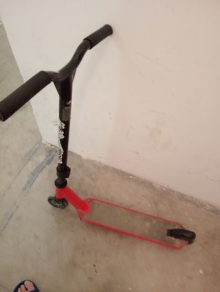 Monopatín rojo