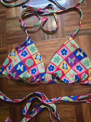 Parte de arriba de bikini triángulo de tiras.