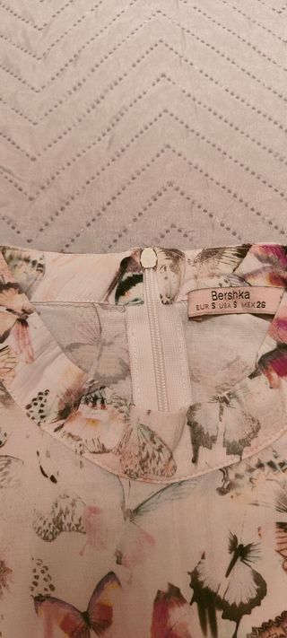 Blusa Bershka estampado mariposas