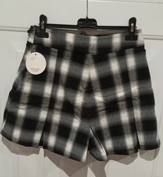 Falda corta cuadros blanco-negro