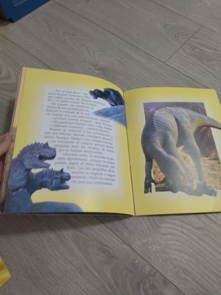 Dinosaurio (Nueva antología Disney) (Spanish Ed...