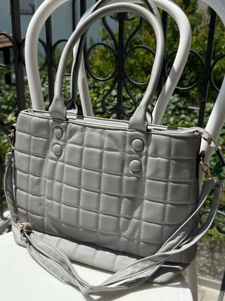 Borsa grigia trapuntata