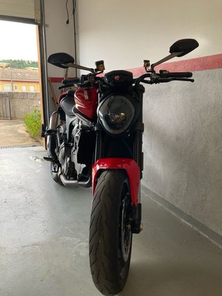 Ducati Monster 937/950 roja