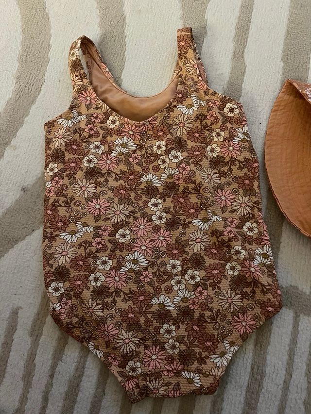 Bañador y sombrero niña - Flores