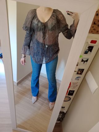 Blusa transparente barroca gris
